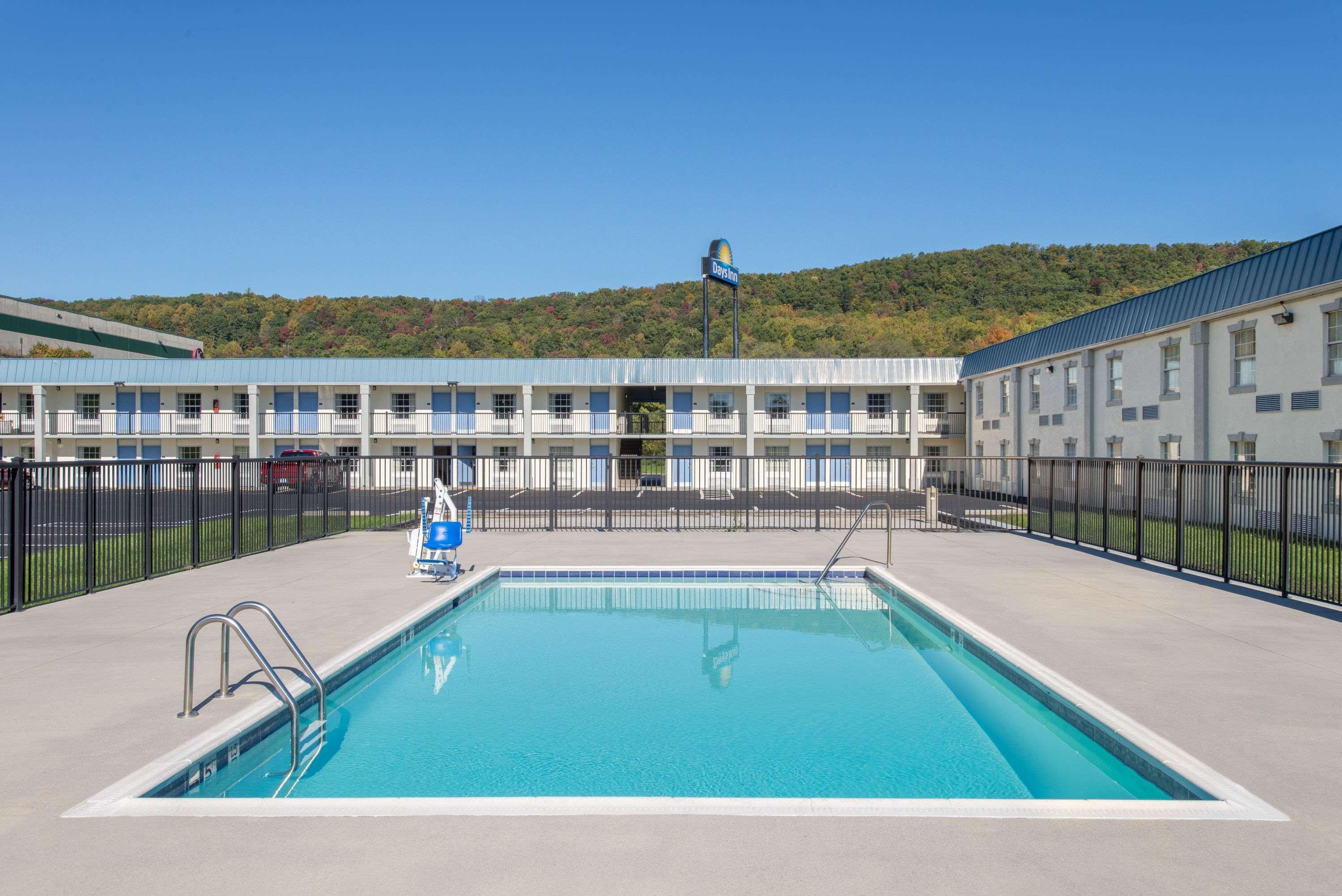 Days Inn By Wyndham Roanoke Near I-81 Exterior photo